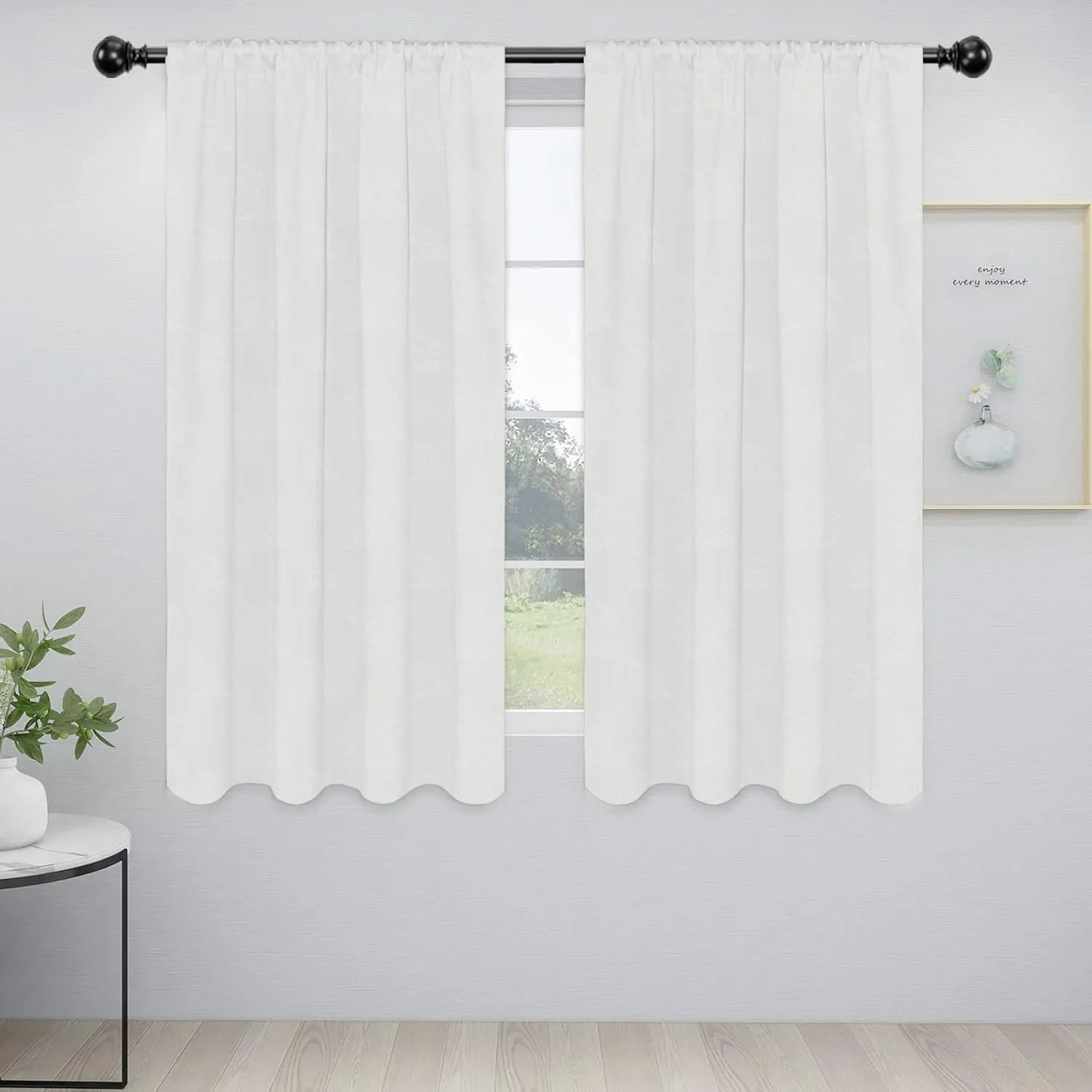 White Lakeside View Pattern